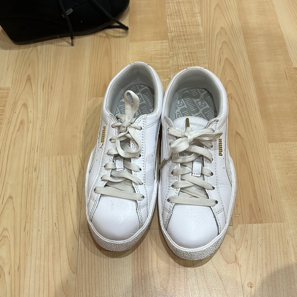 White sneaker from Puma size 7